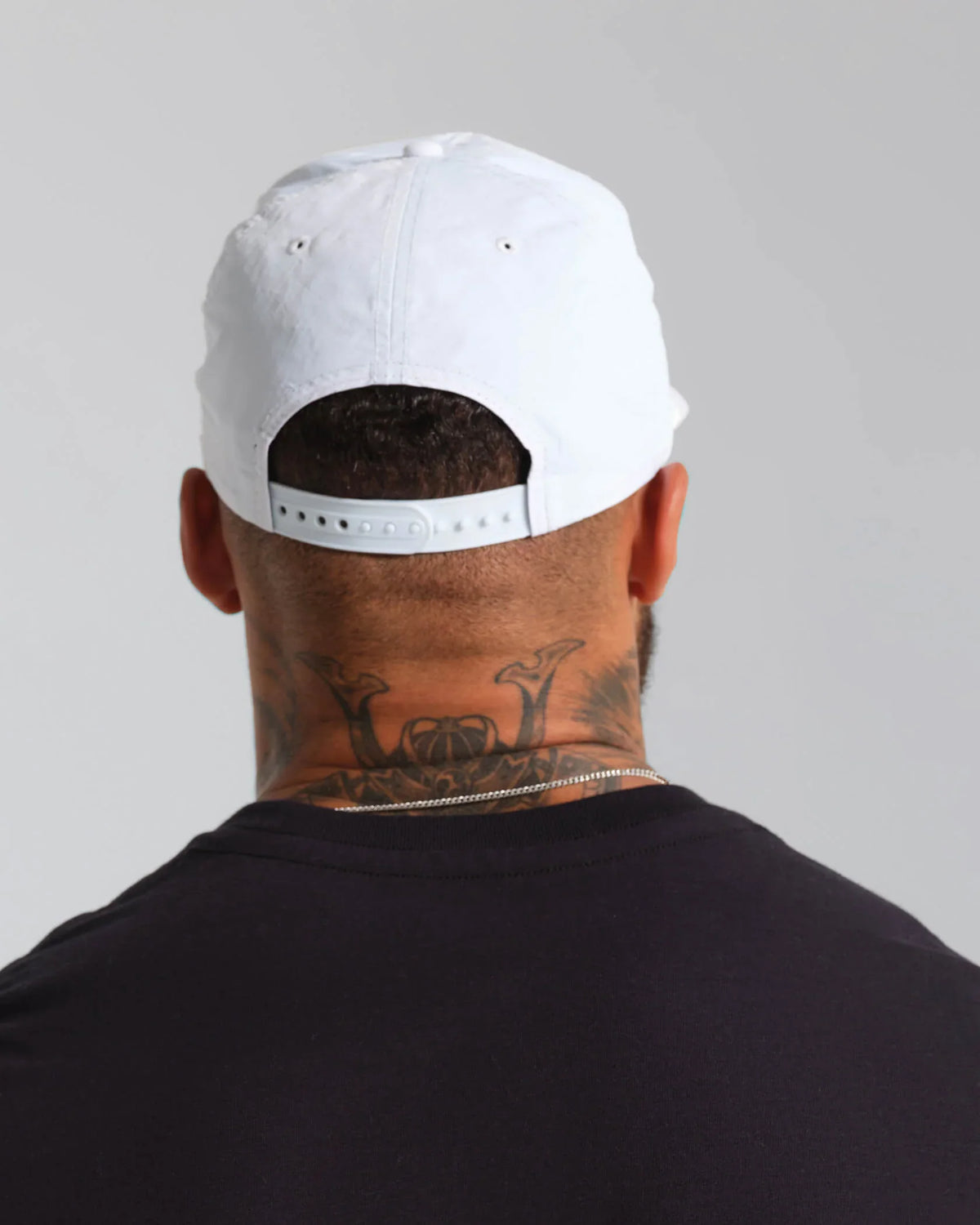 Trophy Performance Hat - White / Black
